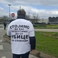 Novosađani blokirali raskrsnicu i odali počast žrtvama pada nadstrešnice kod železničke stanice (VIDEO)