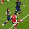 Svi se pitaju kako ovo nije penal za PSŽ, ovo pravilo je spasilo Arsenal, a mnogi za njega nisu znali