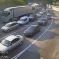 (Foto) Potpuni kolaps na ovom graničnom prelazu Formirane kilometarske kolone: "Pitanje je kad ćemo nastaviti put, broj vozila…