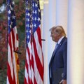 Amerika istovremeno razmatra sankcije i ekonomske podsticaje za Rusiju