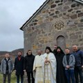 Eparhija raško - prizrenska: Sava Janjić služio liturgiju u hramu kod Podujeva, Kosovska policija odbila da primi krivičnu…