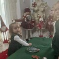 Praznična bajka u domu Nidžovića iz Čačka: Marija i njene kćerkice same su pravile novogodišnje ukrase
