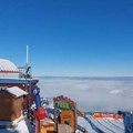 Zimska žurka na otvorenom: Na vrhu Tornika spremali ovaj srpski specijalitet