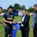 Dar od načelnika ugljevika fudbalerima: Perić posetio fudbalski klub "Majevica"