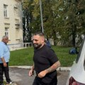 Darko Lazić stigao u porodilište po ženu i ćerku: Pevač nije krio sreću, a društvo su mu pravile njih dve