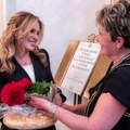 "Ovakvi susreti hrane dušu" Ministarku Stamenkovski iznenadila Srpkinja Danijela sa KiM, pogledajte šta joj je poklonila…