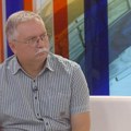 Čačani protestovali ispred policijske stanice, traže kazne za lepljenje plakata protiv novinara Stojana Markovića