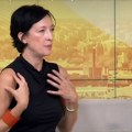 Novinarki otet telefon dok je pokušavala da dobije izjavu od Vučića: „Čuvari SNS prostorija su napravili obruč, gazili su me…