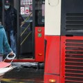 Beograđanka ušla u prevoz sa detetom, pa zbog gesta penzionerke, pocrvenela od besa: "Bezobrazna matora drtina!