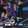 Trenutak kada je Nikola Jokić pao i ostao da leži VIDEO