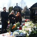 Godinu dana od smrti Saše Popovića! Suzana i deca u suzama, BRENA NIJE DOŠLA NA POMEN!