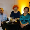 Porodica najveća podrška: Nenadu Jovanoviću Blizancu roditelji, brat, žena i ćerke pružili prodšku na promociji albuma (foto)…