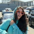 Ispod kapuljače krije razbarušenu kosu Uhvatili smo Sanju Vučić na aerodromu, a ona nenaspavana: "Mnogo sam umorna" (video)