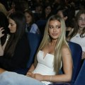 "Nema sa njim nikakve saradnje" Ema Radujko u majici bez brushaltera na nastupu Jakova Jozinovića, a odgovor na pitanje o…
