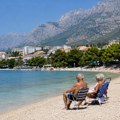 "Poslednji dan i poslednji put" Snimak starijeg para na Jadranu dirnuo hiljade ljudi širom regiona: "Ovo je lojalnost…