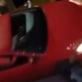 Mrtva pijana prevrula auto, pa umalo srmskala glavu čoveku: Kamere snimile užasne scene (video)