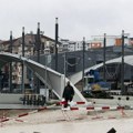 Kurti: Na opštinsku zgradu u Severnoj Mitrovici sinoć bačene dve ručne bombe