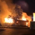 Jutro posle požara NA UŠĆU! Reporter Kurira: Tri moguća uzroka, u gašenju učestvovalo 20 vatrogasaca i više vatrogasnih…