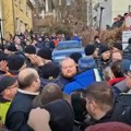 Drama na protestu u nemačkoj: Policija koristila suzavac i pendreke, demonstranti blokirali ulice (video)