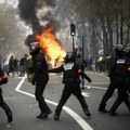 Хаос у Паризу: Више од 170 климатских активиста ухапшено због насилног протеста