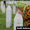 Nezira 29 godina nakon srebreničkog genocida: Ostalo mi je da grlim bijele i hladne nišane