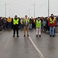 STUDENTI BLOKIRALI MOST: Novi Sad zastao za stradalnike na Železničkoj stanici, na Cetinju i u Arilju (FOTO i VIDEO)