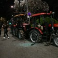 Incidenti tokom noći u Beogradu: Prevrnut traktor kod Pionirskog parka, uhapšeno dvoje; policija traga za dva lica koja su…