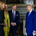 Svi su gledali u nju: Harizmatična kraljica zasenila svetske lidere na NATO samitu – čak i Trampa FOTO