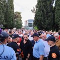Sukobi ispred Vile Gorica u Podgorici: Policija sprečila građane da priđu dodeli Trinaestojulske nagrade