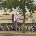 Studenti i građani od FDU krenuli u protestnu šetnju prema Ušću