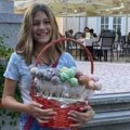 Zbog priče o devojčici Zorani (13) krenuće vam suze: Nosi popsije i prodaje ih, a malo ko zna kroz šta prolazi