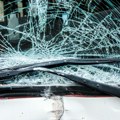 Haos u autobusu u sred bela dana: Čovek napao vozača, povređena žena
