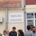 Demonstranti i policija ispred DIF-a u Novom Sadu: Studenti tvrde da su maskirane osobe noćas upale unutra