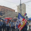 Protest radnika GSP-a ispred Vlade Srbije: Predstavnici sindikata predali svoje zahteve