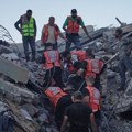 Srušila se zgrada u Gazi, 21 osoba poginula; Jemenske vladine snage napale položaje Huta