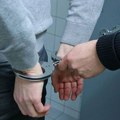 U Nišu uhapšen muškarac zbog posedovanja droge i udaranja policijskog vozila