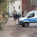 Kobna proslava mature u Berlinu: Devojka (17) propala kroz staklenu kupolu na krovu hotela i preminula