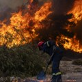 Više od 200 vatrogasaca pokušava da obuzda požar na Kritu, evakuisano jedno selo