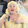 Udala se za 22 godine starijeg muzičara pa su usvojili 48 dece! Esma Redžepova imala je bogat život: Detinjstvo joj je bilo…