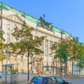 Srbin (32) krao na električnom trotinetu: Uletao u tržne centre po Beču, imao razrađenu šemu, ovako je "pao"
