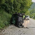 Reno završio na boku kod Sevojna: Proklizao, pa razlupao ceo automobil!
