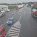Amss stanje na putevima: Kamioni na prelazu Sremska Rača čekaju 3 sata