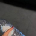 Evo zašto bi uvek trebalo da stavite flašu sa vodom ispod kreveta u hotelu (video)