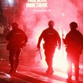 Francuski Figaro: Mirni protesti u Srbiji postali opasni jer su vlasti angažovale maskirane batinaše