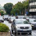 Ako vidite ovo slovo na automobilu u Grčkoj, vozač vam nešto poručuje: Mnogi ne znaju značenje, a koristi se i u Srbiji