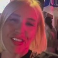 Supruga Vlada Divca se provodi u Sarajevu Đuska kol'ko je noge nose! Skroz se opustila - od glave do pete u crnom, čista…