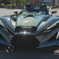 Polaris Slingšot: Potpuno nepraktična, zabavna i vrhunska igračka na tri točka