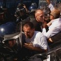 Tokom noći opet kamenicama na sedište Euleksa u Prištini zbog presude bivšim vođama tzv. OVK