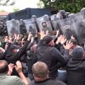 Snimci pokazuju da su Petrović i Obrenović privedeni pre početka nereda u Zvečanu