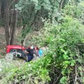 Tragična nesreća kod Kragujevca: Vozač traktora poginuo nakon prevrtanja, istraga u toku